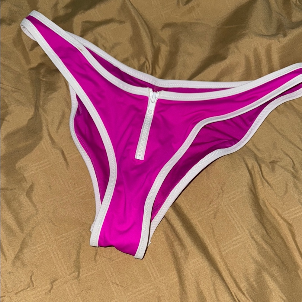 Skims swim bottom
